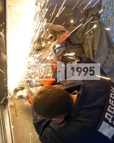 Монтаж коробки - спиливание штырей под ширину коробки